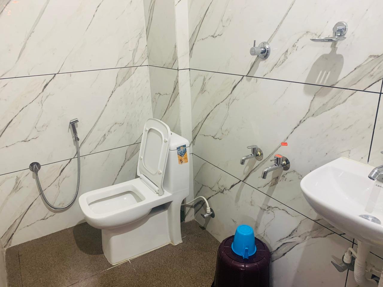 Royo Rooms bathroom