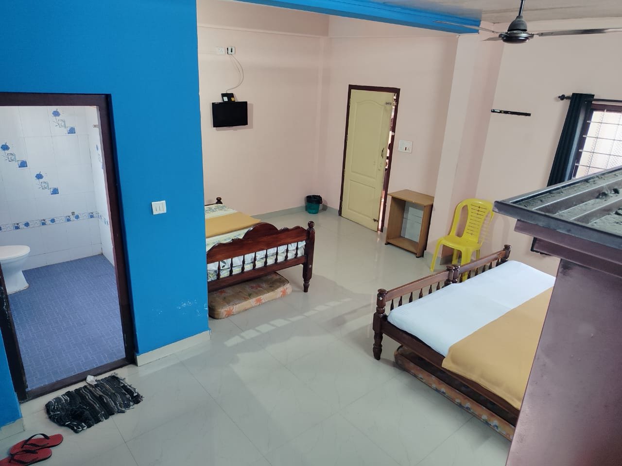 SK Rooms twin beds